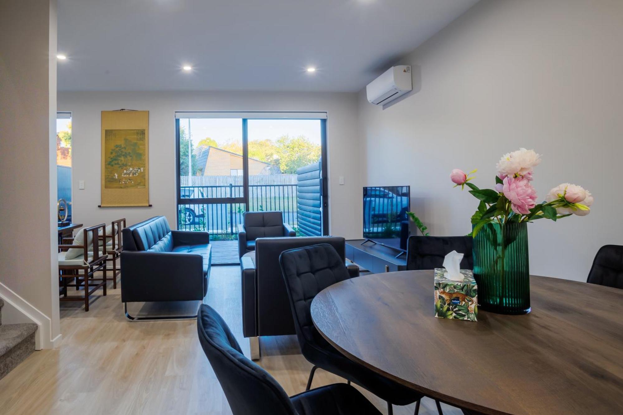 Zen Style 3 Bedrooms Near School, Shop And Eateries Auckland
