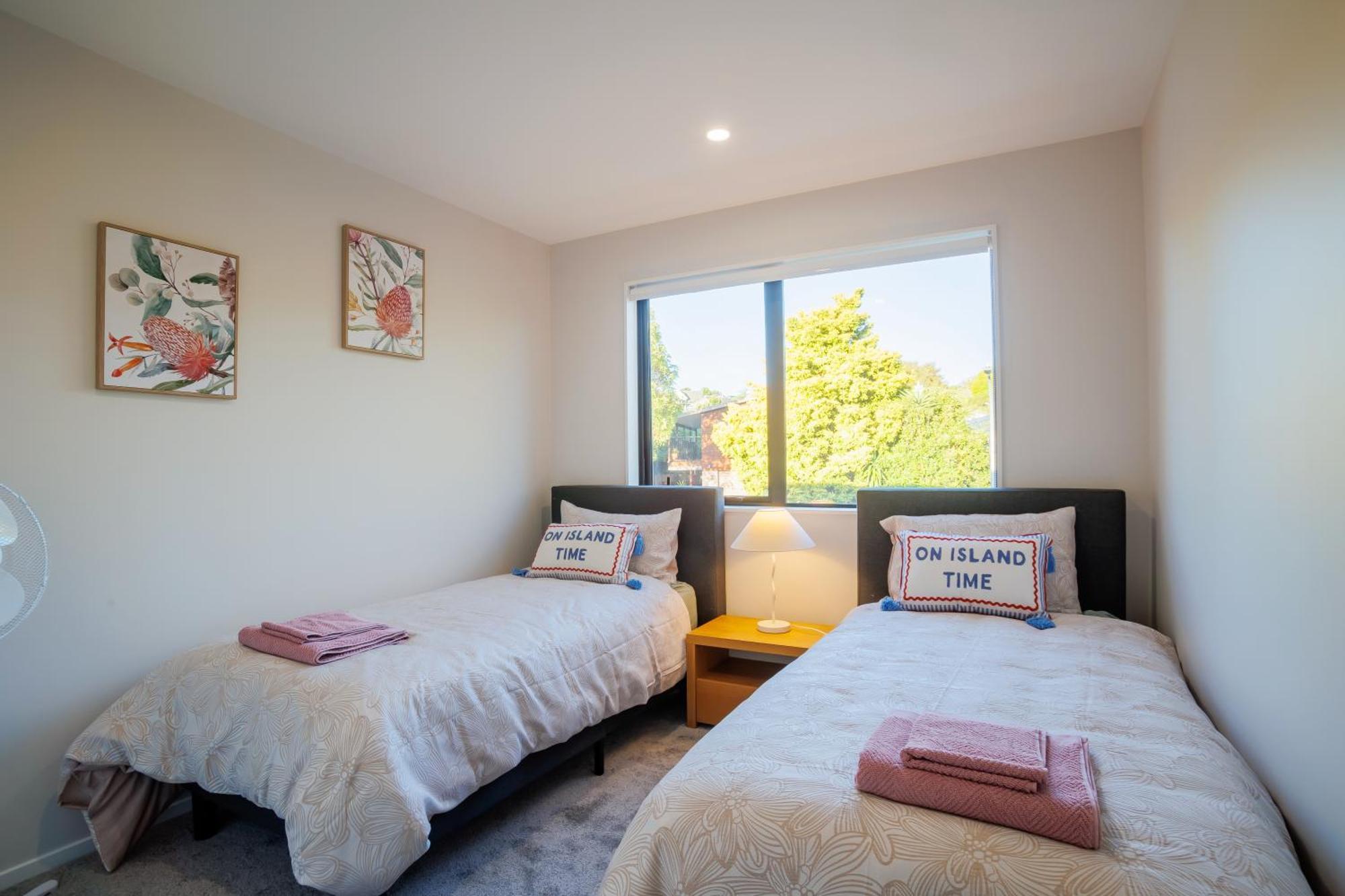 Zen Style 3 Bedrooms Near School, Shop And Eateries Auckland
